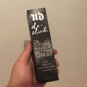 Urban Decay All Nighter Setting Spray in Deslick